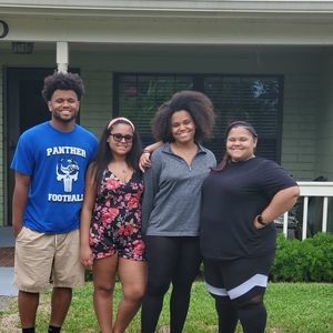 Meet your Posher, Crystal